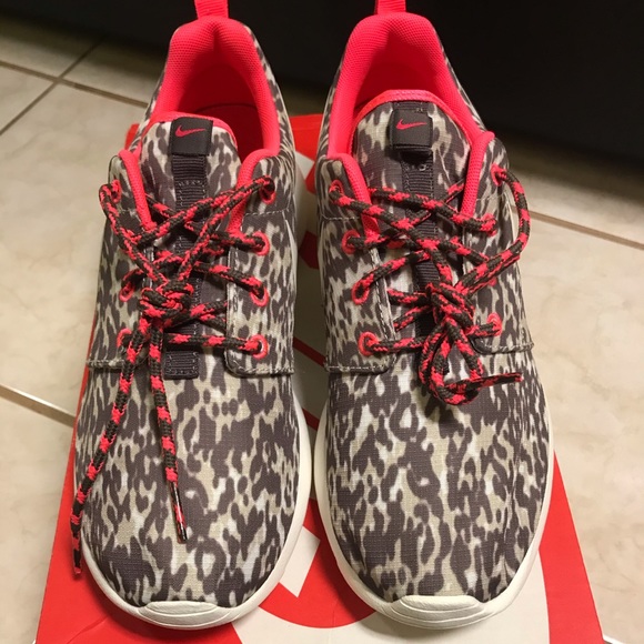Nike Roshe Run - Picture 1 of 6